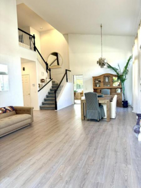Entire Fully Furnished Home in Camarillo California. 10 Mins from the beach